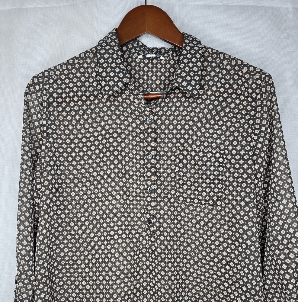 American Eagle Sheer Top Gray Pink Floral Collared 1/2 Button 3/4 Sleeve Relaxed